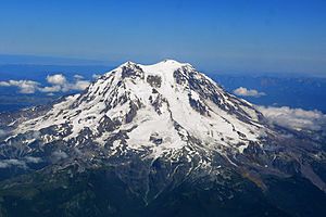 Archivo:Mount Rainier from west