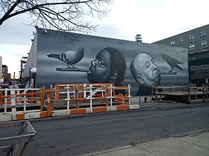 Archivo:Mural of Biggie & Alfred Hitchcock by Own Dippie