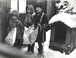 Archivo:Nicolae Ionescu - Children carolers in Bucharest, 1929