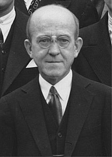 Oswald T. Avery portrait 1937.jpg