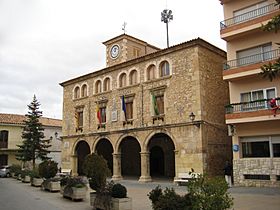 Plaza y Casa Consistorial de Cella.jpg