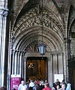 Archivo:Porta claustre catedral de Barcelona