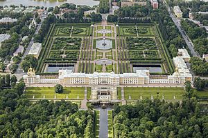 Archivo:RUS-2016-Aerial-SPB-Peterhof Palace