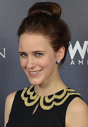 Archivo:Rachel Brosnahan July 9, 2014 (cropped)