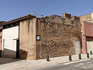 Archivo:Restes de les muralles d'Almassora