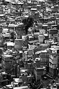 Archivo:Rocinha in black and white