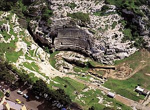 Archivo:Roman Amphitheatre of Cagliari