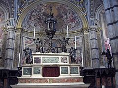 Archivo:Siena.Duomo.HighAltar01