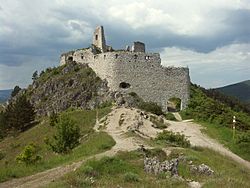 Archivo:Slovakia Cachtice hrad 2