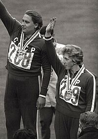 Archivo:Tamara Press, Galina Zybina 1964