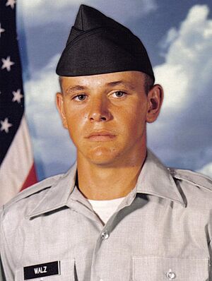 Archivo:Tim Walz, United States Army, 1981 (cropped)