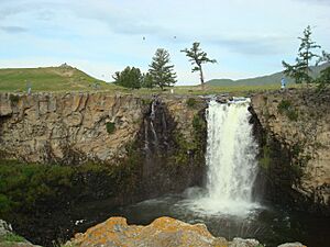 Archivo:Ulaan Tsutgalan Wasserfall4