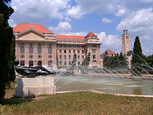 Archivo:University of Debrecen - Main building