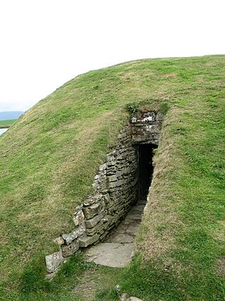 Unstan chambered cairn entrance by Bruce McAdam.jpg