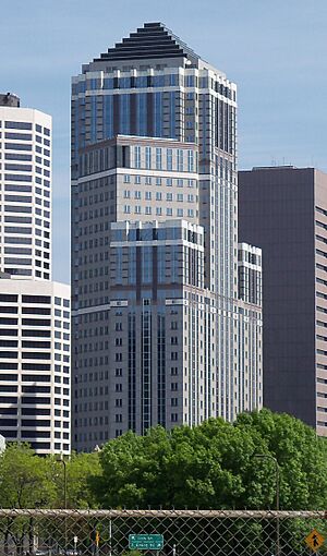 Archivo:Accenture Tower Minneapolis 5