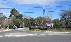 Acceso El Manzano (cropped).jpg
