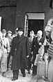 Bundesarchiv Bild 101I-567-1503C-13, Gran Sasso, Mussolini verlässt Hotel