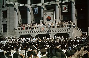 Archivo:Ceremony inaugurating the government of the Republic of Korea (colored)