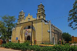 Church at Halachó, Halachó Municipality, Yucatán, Mexico.jpg