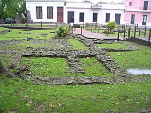 Archivo:Colonia-RuinsGovernorsHouse
