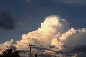 Cumulonimbus pileus cloud.jpg