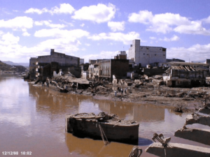 Archivo:Destruction in Honduras following Hurricane Mitch