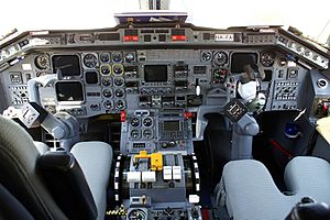 Archivo:Embraer 120 Cockpit