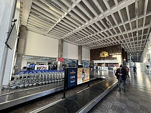 Archivo:Faja equipaje aeropuerto Cusco