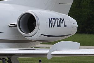 Archivo:Garrett TFE731 on Dassault Falcon 20 N70PL