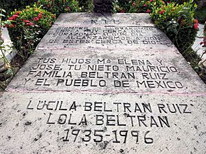 Archivo:Grave of Lola Beltrán