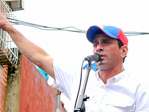 Archivo:Henrique Capriles Radonski, Santa Teresa del Tuy, August 2012 (2)