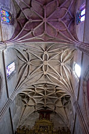 Archivo:Iglesia de Santa María de la Asunción (Carmona) 001