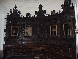 Archivo:Iglesia de Santo Tomás - Armario frontal de Sacristía