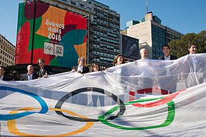 Archivo:Izamiento bandera olimpica Pza. Republica