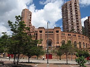 Archivo:La Plaza de Toros de Santa Maria