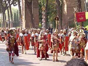 Archivo:Legione romana parata