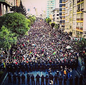 Archivo:Manifestaciones en La Paz, Bolivia en contra el fraude electoral y el gobierno de Evo Morales