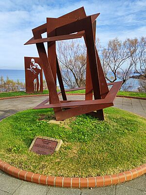 Archivo:Monumento a Enrique Gran
