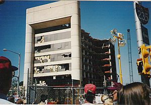 Archivo:Murrah Building Before Demolition