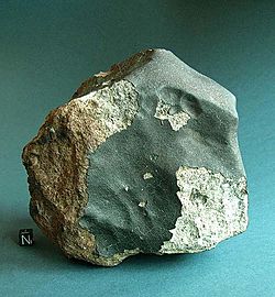 Archivo:NWA 778 El Mahbes meteorite - 200705