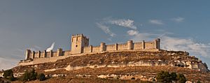 Archivo:Panorámica del Castillo de Peñafiel