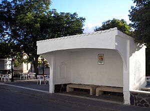 Archivo:Parada bus (Talaván)