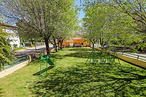 Archivo:Parque en Herguijuela del Campo