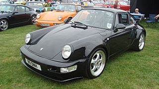 Porsche 911 (14346830845).jpg