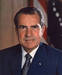 Archivo:Richard Nixon presidential portrait