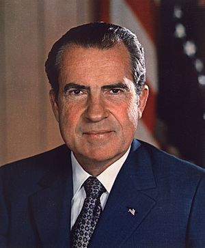 Archivo:Richard Nixon presidential portrait