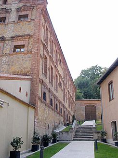 Segovia - Monasterio de Santa Cruz la Real-IE Universidad, exterior 03.jpg