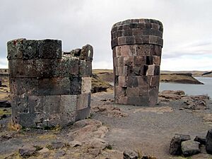 Archivo:Sillustani Archaeological Site (7640965048)
