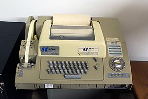 Archivo:Telex machine ASR-32