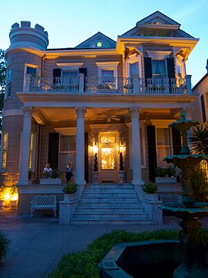 Archivo:The Cornstalk Hotel, Royal Street, French Quarter, New Orleans, May 2011 - Front Entrance